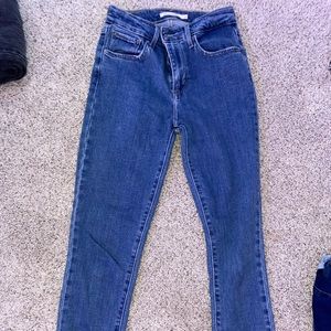 LEVIS HIGH RISE SKINNY JEANS SIZE 25